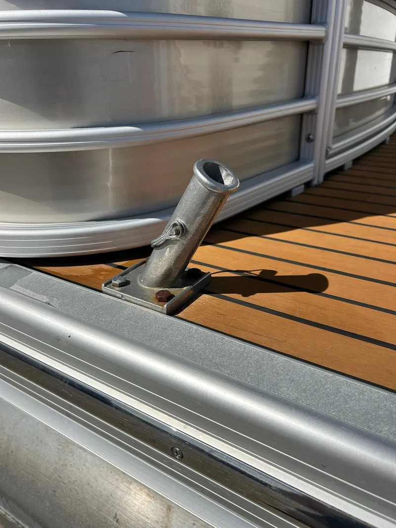Slide: The Image of 2012 Bennington 2250RCL pontoon boat deck with metal fixture and railing. - 37