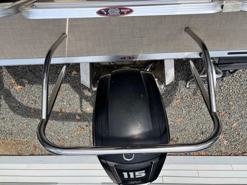 Slide: The Image of 2014 Harris Cruiser 220 boat with 115 HP engine, viewed from above. - 17