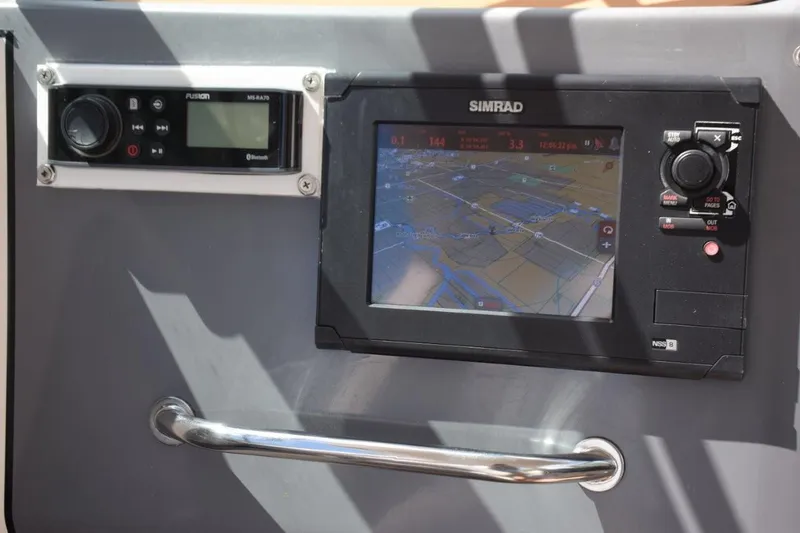 Slide: The Image of Yamaha gauge package and ACR spotlight control - 18