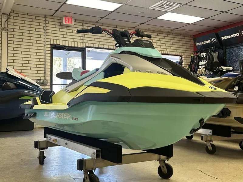 Slide: The Image of Yamaha Jetblaster PRO 2-Up 2025 - 2