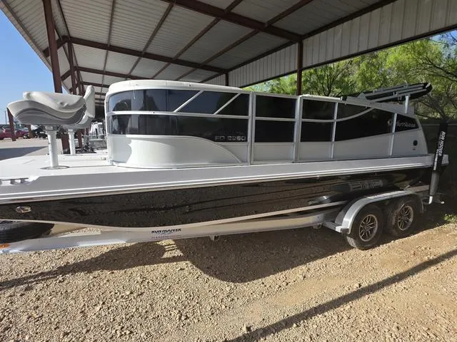 The Image of Hurricane FunDeck 2260 REF 2025 - 1