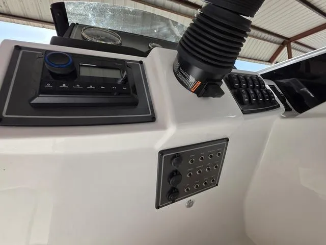 Slide: The Image of Hurricane FunDeck 2260 REF 2025 - 16