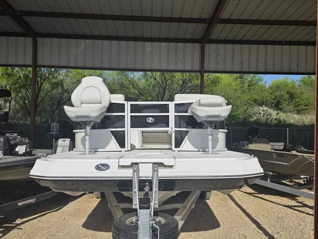 Slide: The Image of Hurricane FunDeck 2260 REF 2025 - 2