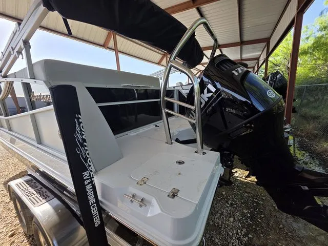 Slide: The Image of Hurricane FunDeck 2260 REF 2025 - 35