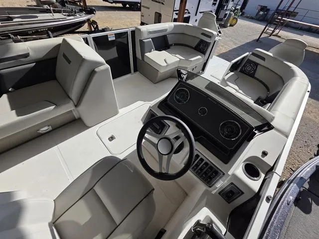 Slide: The Image of Hurricane FunDeck 2260 REF 2025 - 7