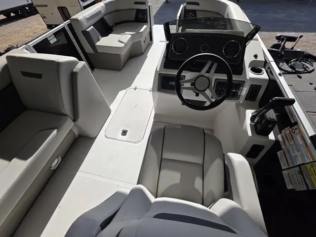 Slide: The Image of Hurricane FunDeck 2260 REF 2025 - 8