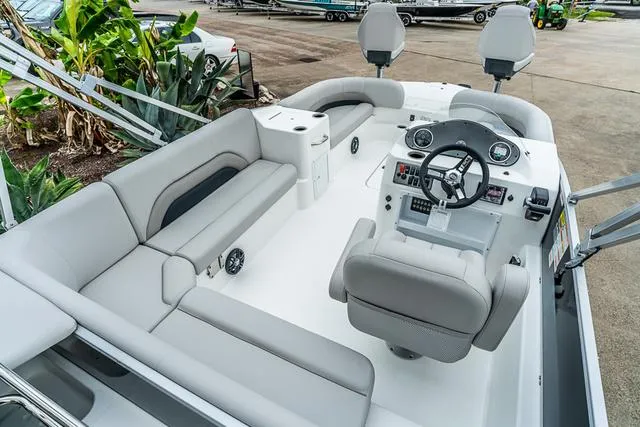 Slide: The Image of Hurricane Fun Deck 198 2025 - 5