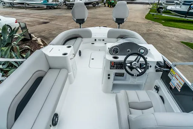 Slide: The Image of Hurricane Fun Deck 198 2025 - 6