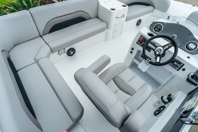 Slide: The Image of Hurricane Fun Deck 198 2025 - 8