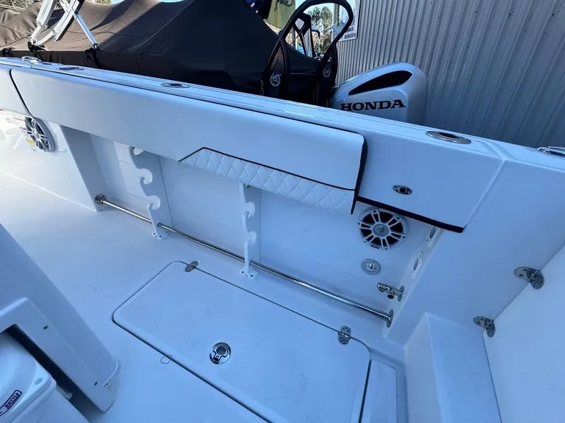 Slide: The Image of Stingray 253 CC 2025 - 11