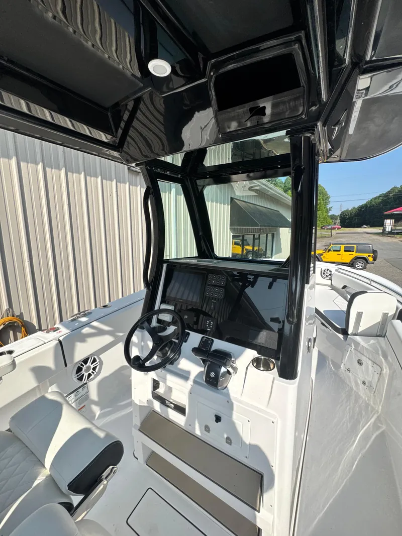 Slide: The Image of Stingray 253 CC 2025 - 15