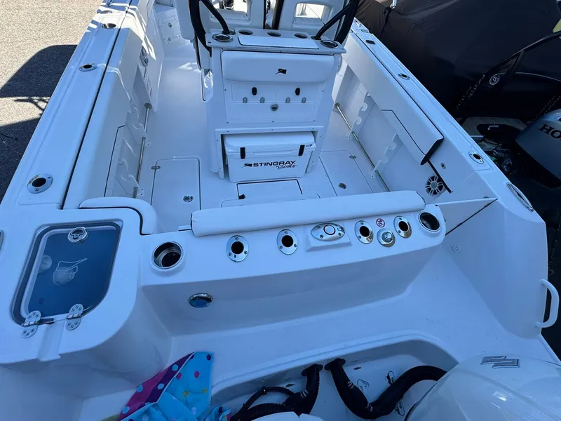 Slide: The Image of Stingray 253 CC 2025 - 19