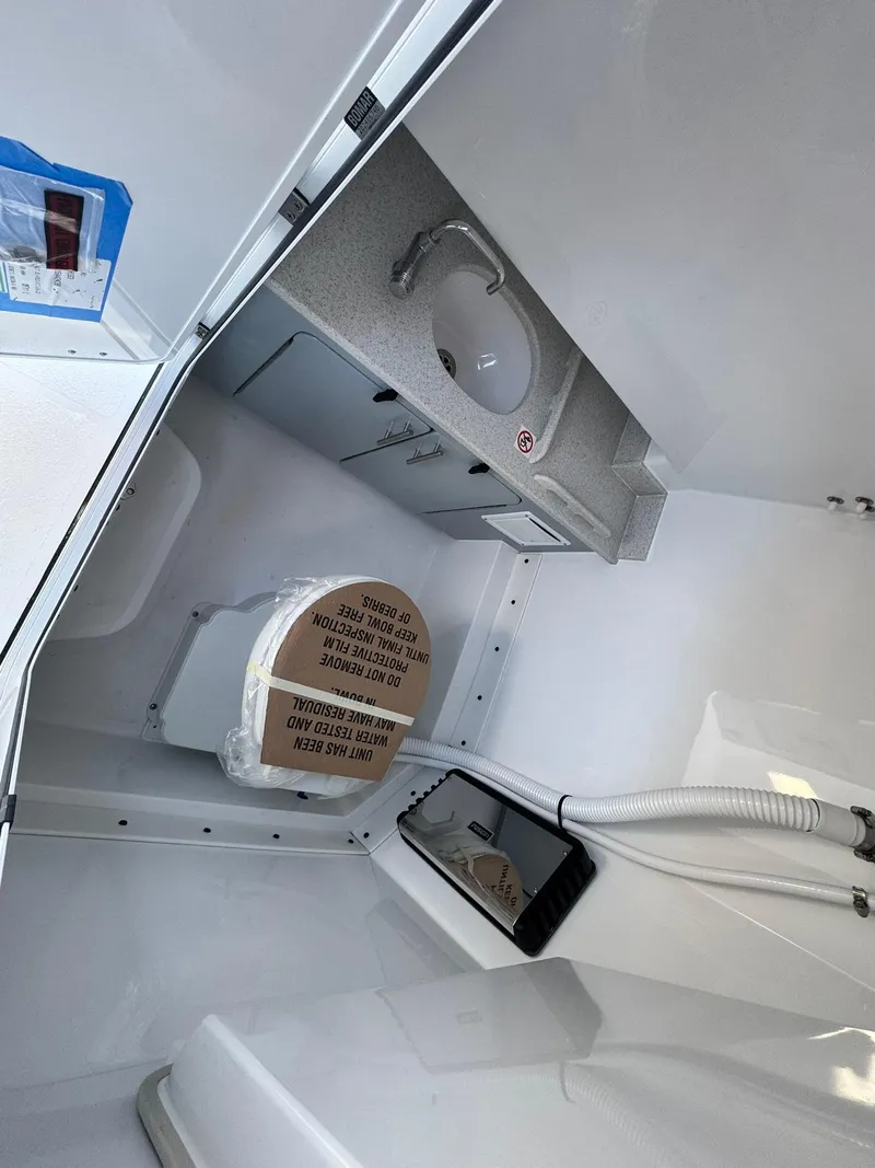 Slide: The Image of Stingray 253 CC 2025 - 23