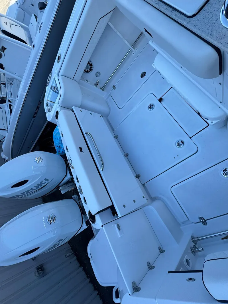 Slide: The Image of Stingray 253 CC 2025 - 26