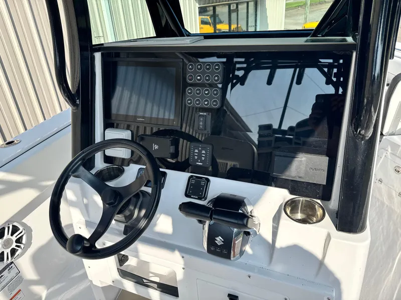 Slide: The Image of Stingray 253 CC 2025 - 28