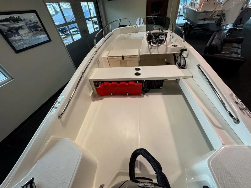 Slide: The Image of Boston Whaler 160 Super Sport 2024 - 5
