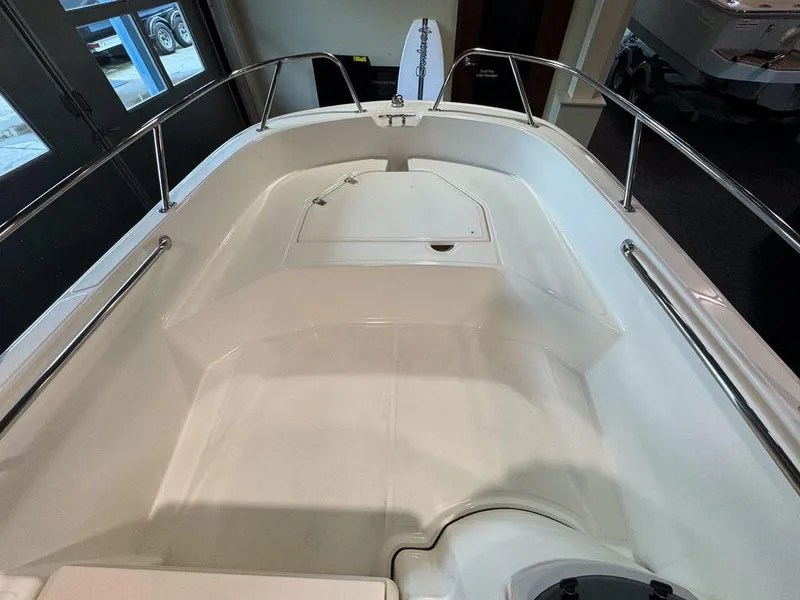 Slide: The Image of Boston Whaler 160 Super Sport 2024 - 7