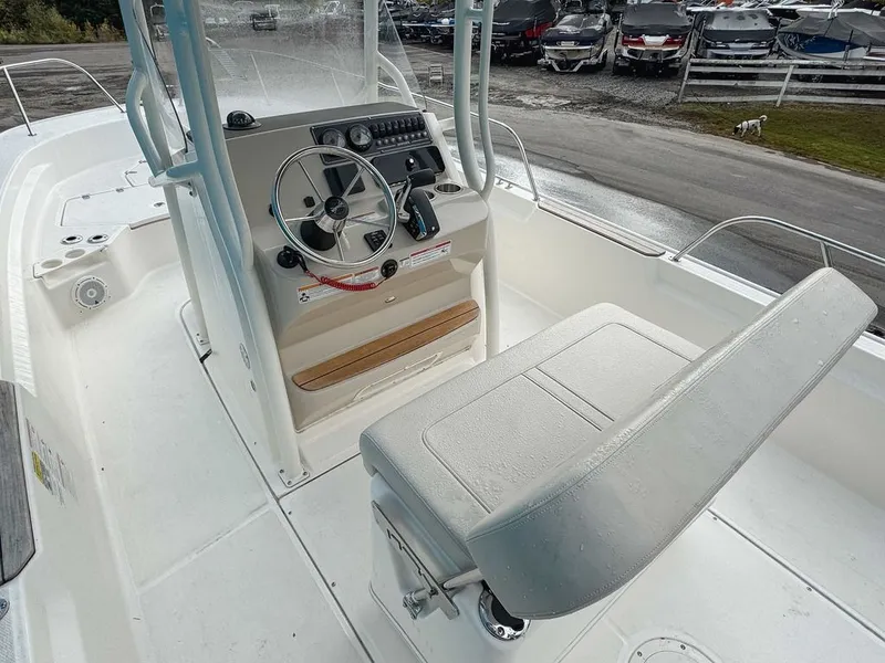 Slide: The Image of Boston Whaler 210 Montauk 2024 - 12