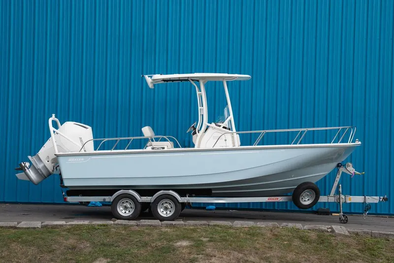 Slide: The Image of Boston Whaler 210 Montauk 2024 - 3