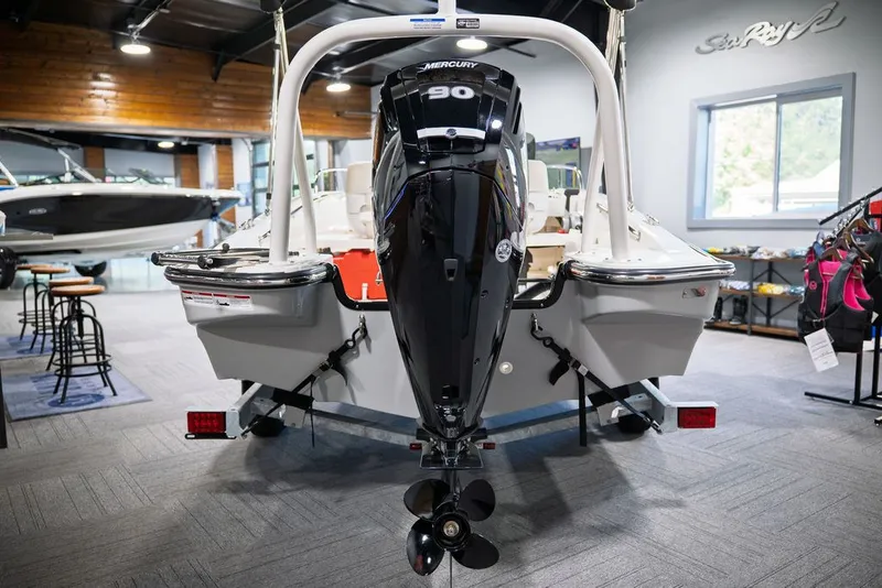 Slide: The Image of Boston Whaler 160 Super Sport 2025 - 4
