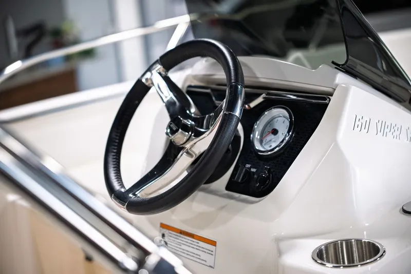 Slide: The Image of Boston Whaler 160 Super Sport 2025 - 5