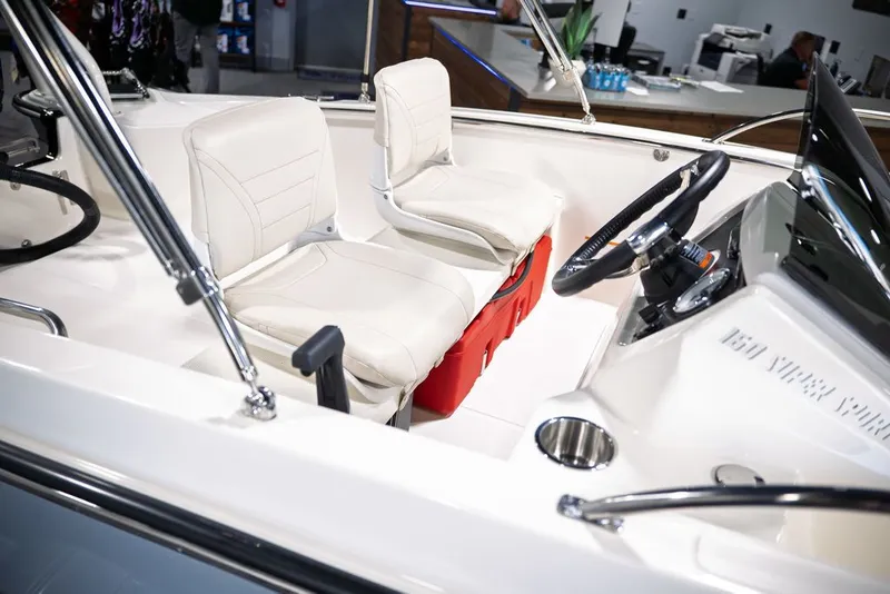 Slide: The Image of Boston Whaler 160 Super Sport 2025 - 6