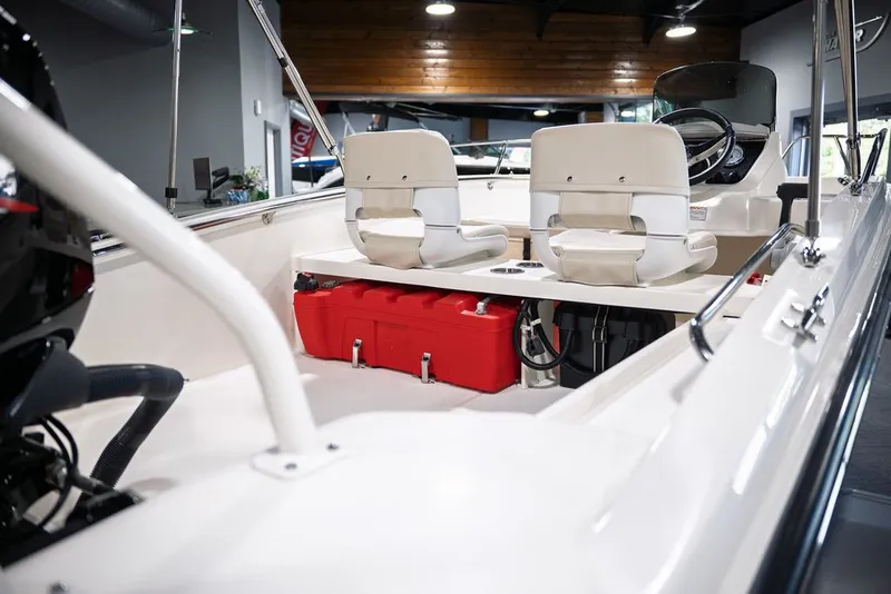 Slide: The Image of Boston Whaler 160 Super Sport 2025 - 7