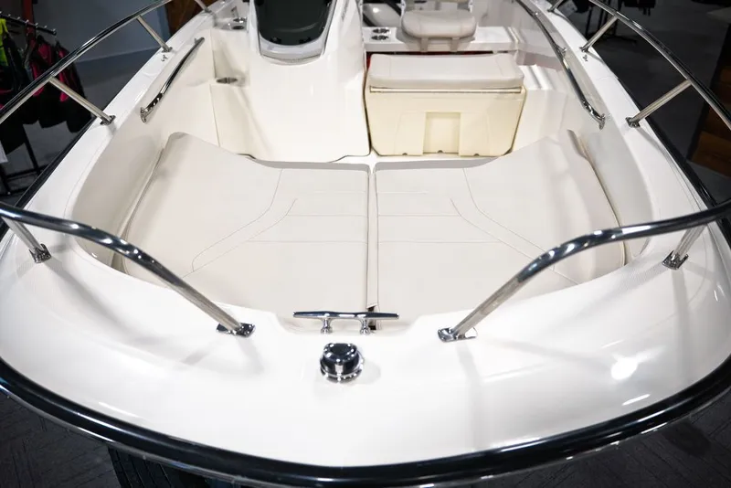 Slide: The Image of Boston Whaler 160 Super Sport 2025 - 9