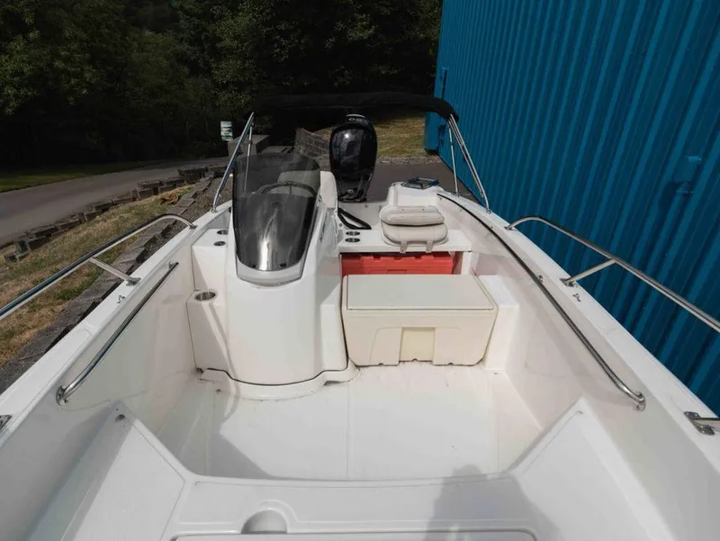 Slide: The Image of Boston Whaler 160 Super Sport 2025 - 8