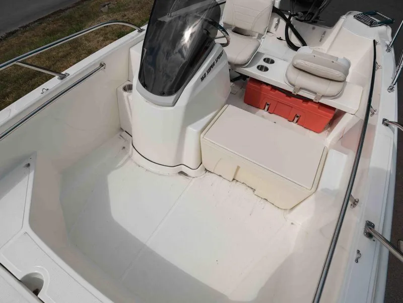 Slide: The Image of Boston Whaler 160 Super Sport 2025 - 9