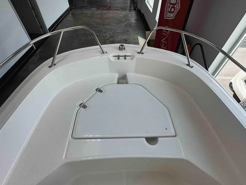 Slide: The Image of Boston Whaler 160 Super Sport 2025 - 10