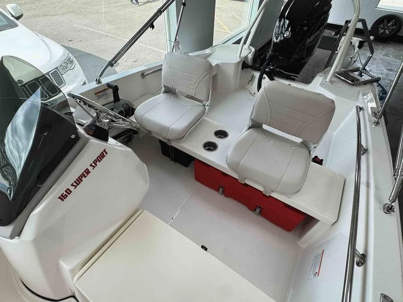 Slide: The Image of Boston Whaler 160 Super Sport 2025 - 12