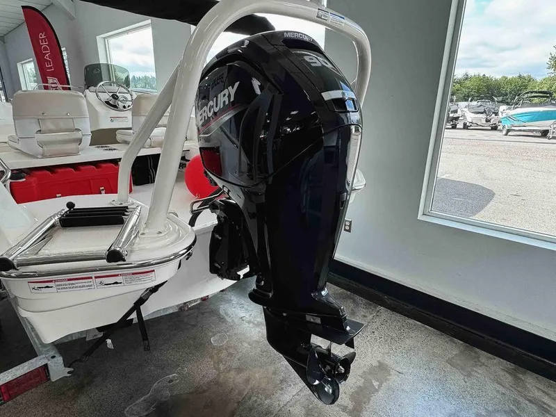 Slide: The Image of Boston Whaler 160 Super Sport 2025 - 4