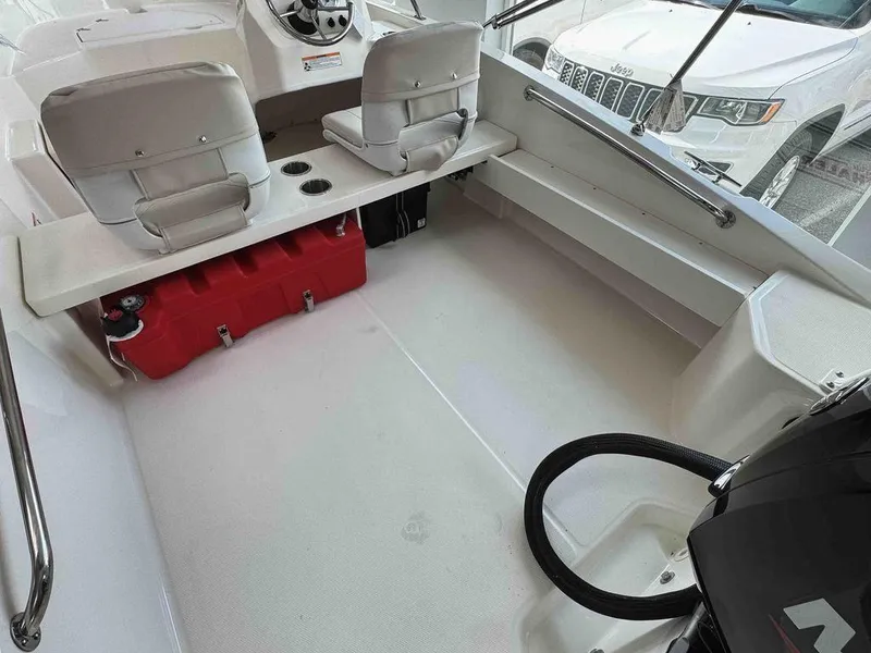 Slide: The Image of Boston Whaler 160 Super Sport 2025 - 5