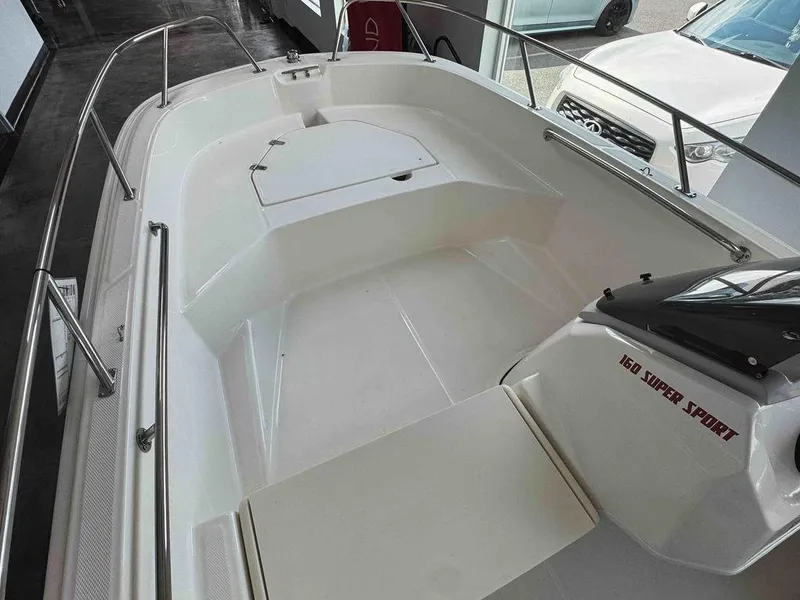 Slide: The Image of Boston Whaler 160 Super Sport 2025 - 9