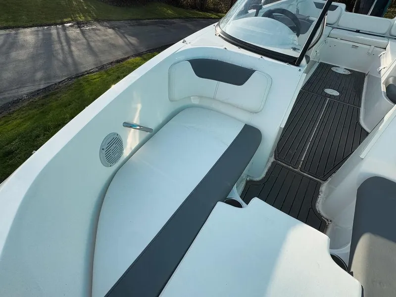 Slide: The Image of Bayliner Element E21 2023 - 10