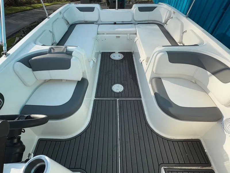 Slide: The Image of Bayliner Element E21 2023 - 11