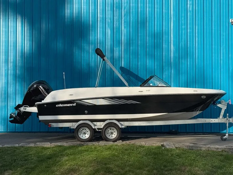 Slide: The Image of Bayliner Element E21 2023 - 15