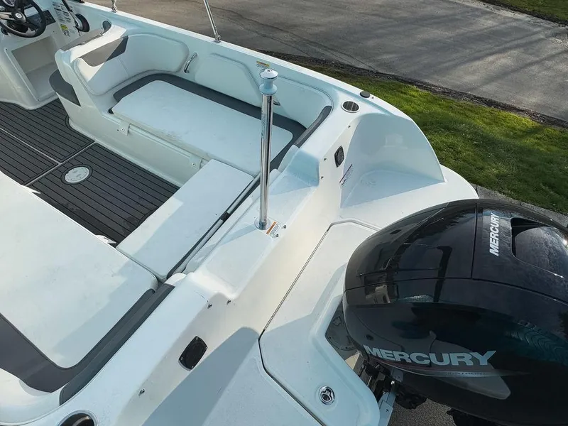 Slide: The Image of Bayliner Element E21 2023 - 3