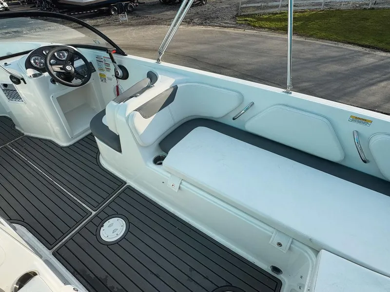 Slide: The Image of Bayliner Element E21 2023 - 5