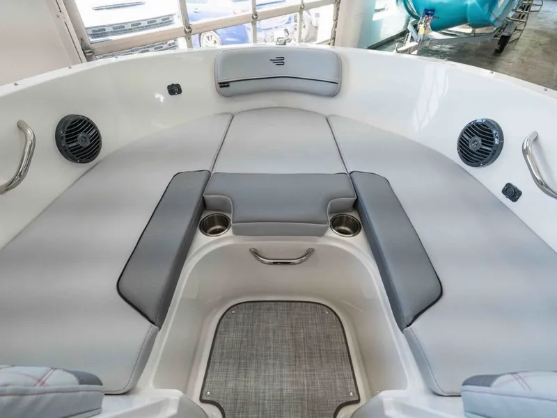 Slide: The Image of Bayliner VR4 Bowrider OB 2024 - 11