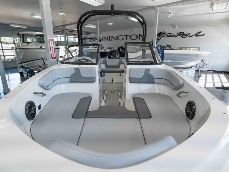 Slide: The Image of Bayliner VR4 Bowrider OB 2024 - 12