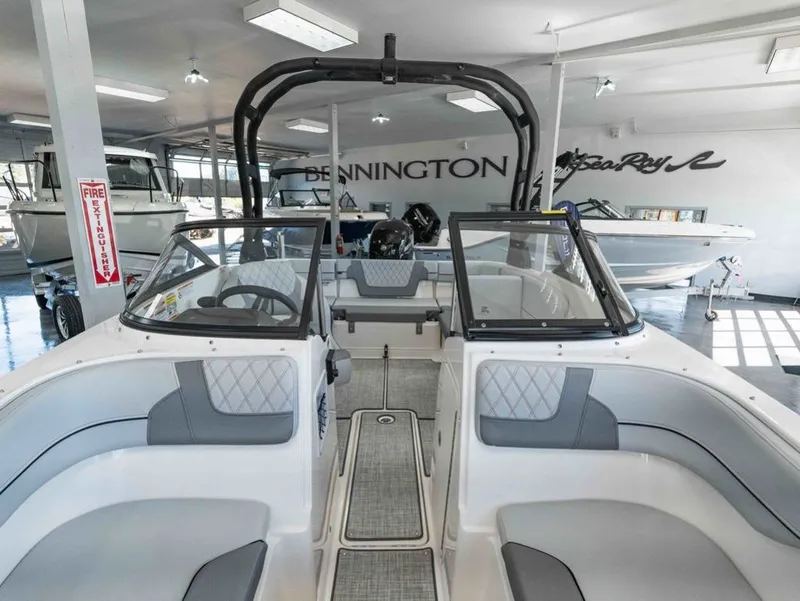 Slide: The Image of Bayliner VR4 Bowrider OB 2024 - 13