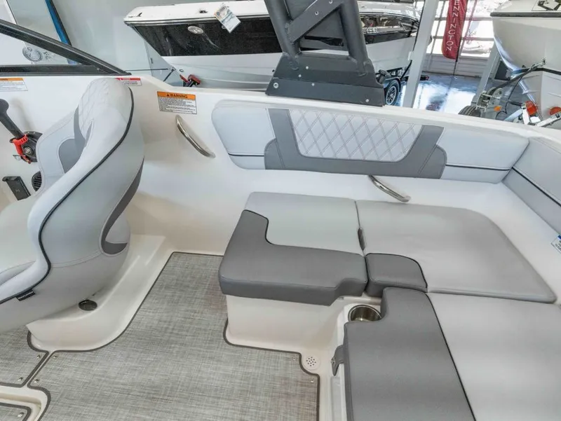 Slide: The Image of Bayliner VR4 Bowrider OB 2024 - 8