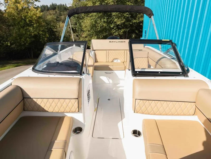 Slide: The Image of Bayliner DX 2000 2024 - 11