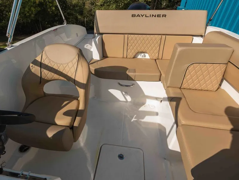 Slide: The Image of Bayliner DX 2000 2024 - 13