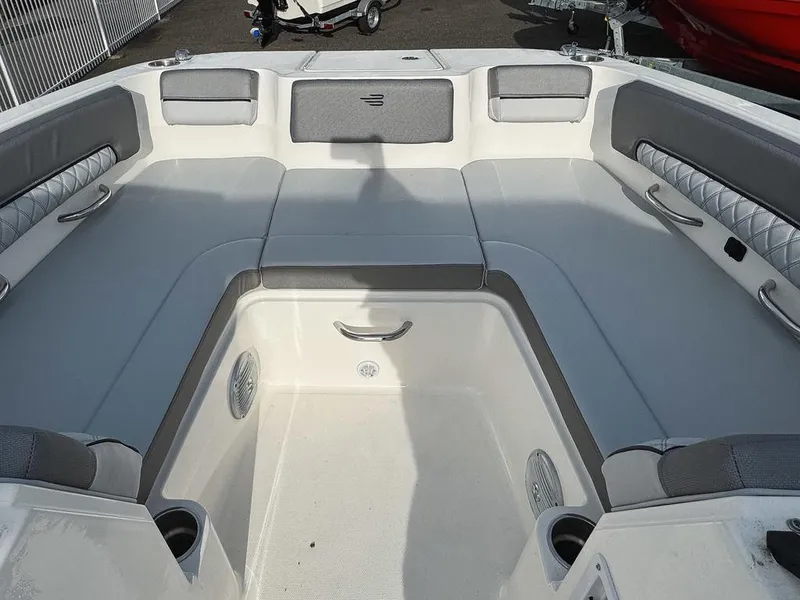 Slide: The Image of Bayliner DX 2200 2024 - 11