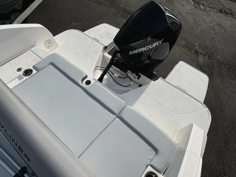 Slide: The Image of Bayliner DX 2200 2024 - 16