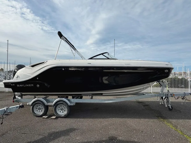 Slide: The Image of Bayliner DX 2200 2024 - 19