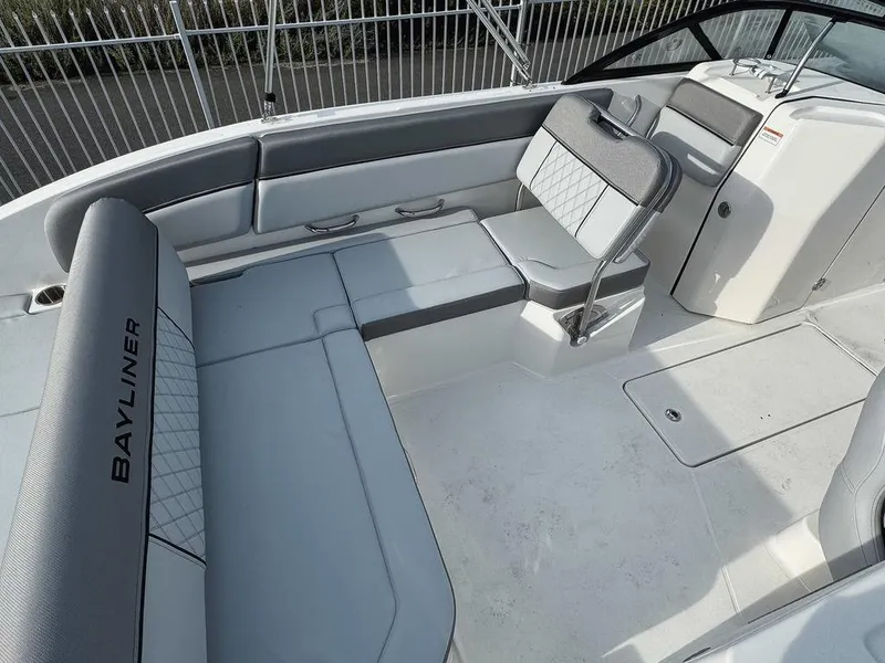 Slide: The Image of Bayliner DX 2200 2024 - 6